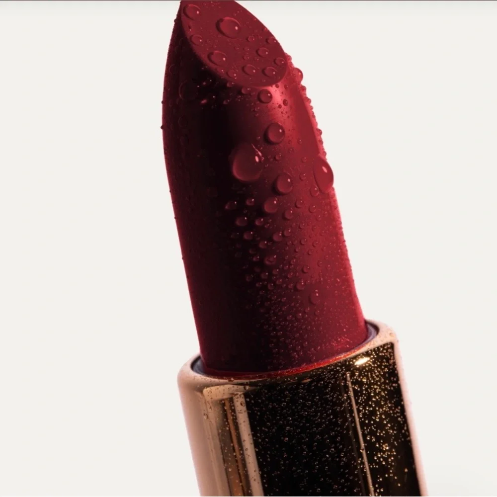 Yensa Super 8 Vibrant Silk Lipstick in “Captivate”   (BNIB)